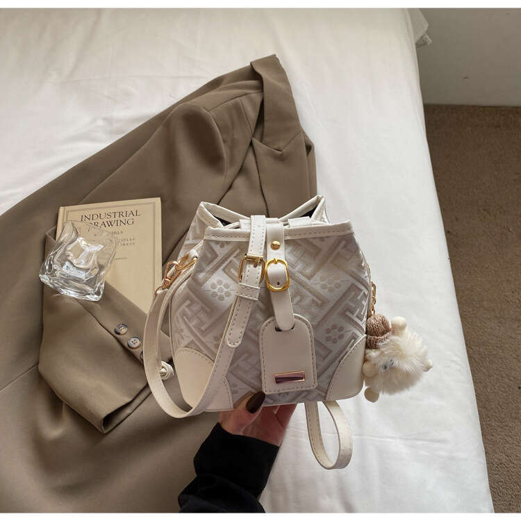 Designer Bag Luxury Shoulder Bag Bag DH Essentials Summer Urban Minimalist Style PU Spliced Bucket Bags Women