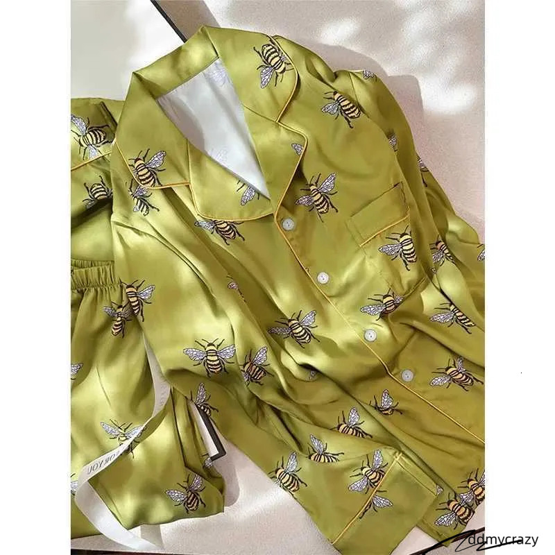 Bee Print Women's Pama Set - Faux Silk Satin 2-Piece Pyjama Long Sleeve Sleepwear For Spring/Autumn