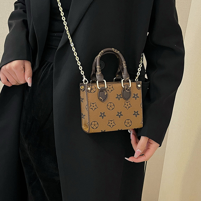 Designer Bags 2025 Spring/Summer New Small square Bag, Fashionable printed hand-held Ladies' bag, Stylish Star Chain bag free shipping