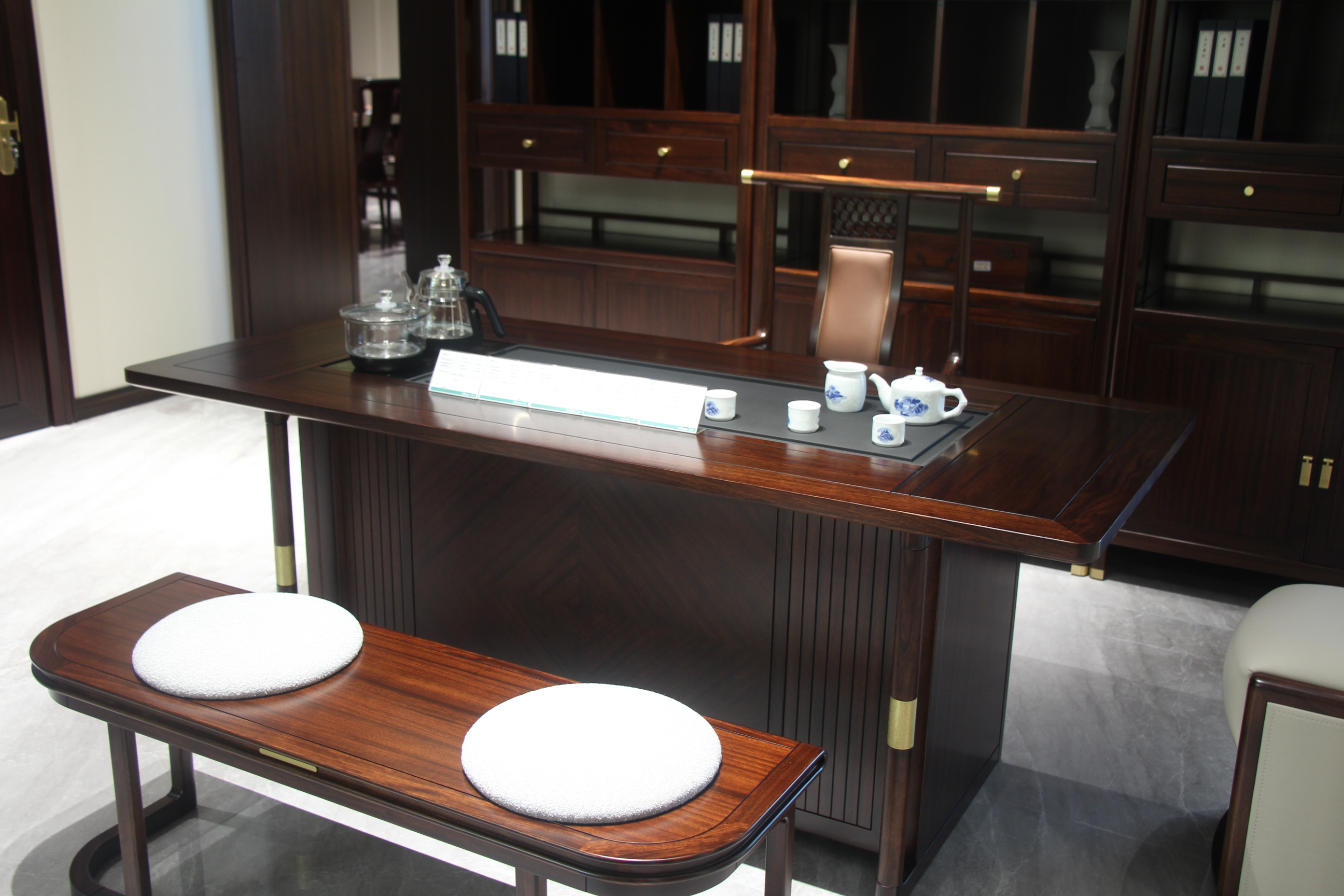 Zhong zhixin High-end design The new Chinese-style solid wood tea table is crafted with meticulous solid wood workmanship