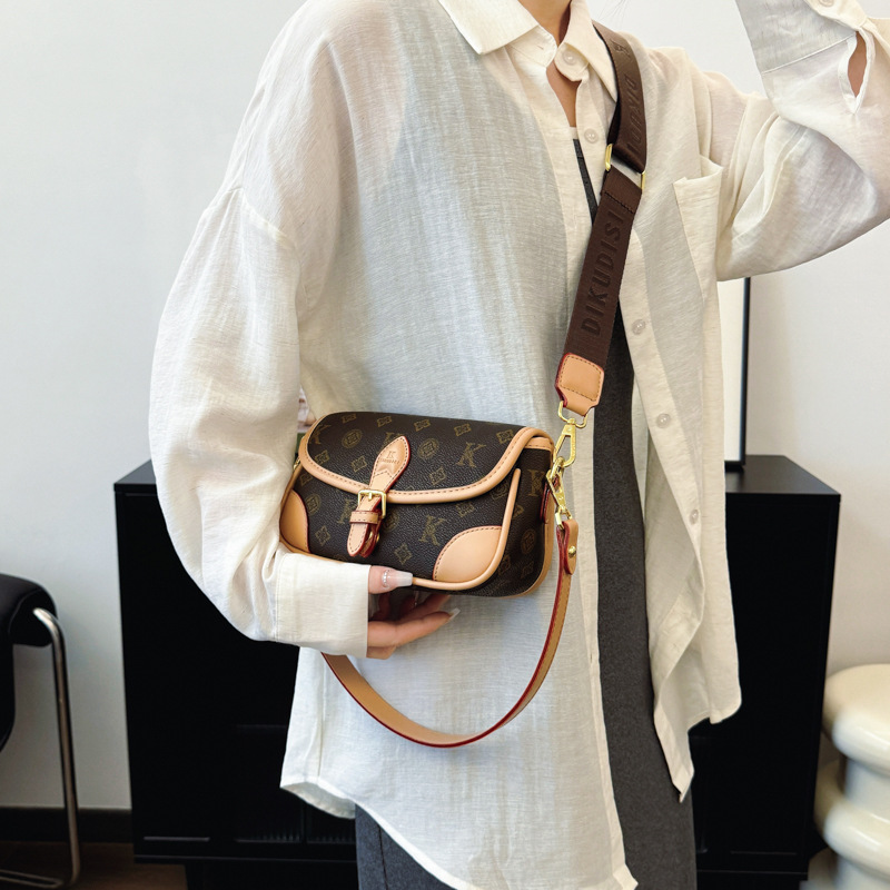 Designer Bag Women's 2025 Chain Strap Underarm Bag - Niche Fashionable Shoulder Crossbody Purse With Free Shipping