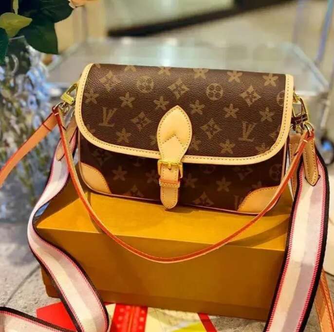 Designers Bags Shoulder Bag Totes s old Flower Diane Baguette Handbag Women Handbags Large-Capacity Canvas Strap Purse Colorful New Floral bag B002