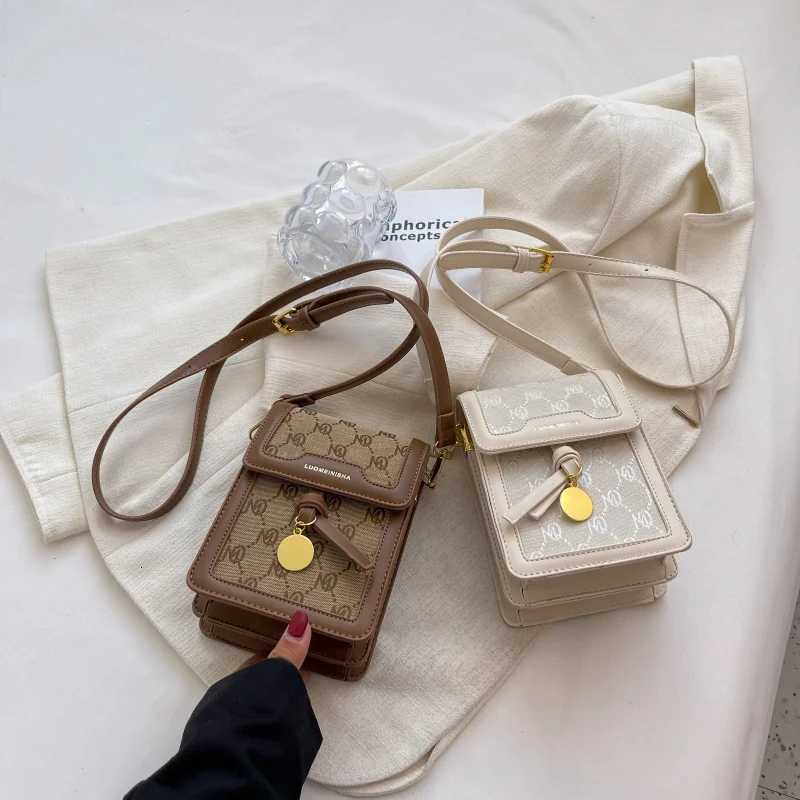 Women Flip Square Vertical Magnetic Buckle Bag Ladies Retro Crossbody Messenger Bag Single Wide Adjustable Shoulder Strap Bag Z250913