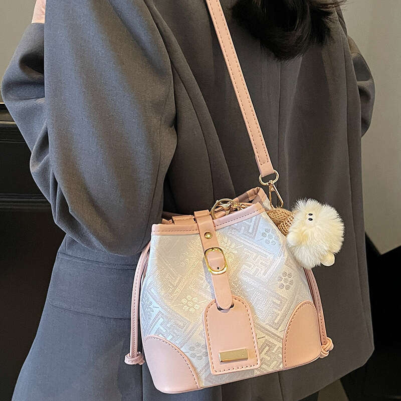 Designer Bag Luxury Shoulder Bag Bag DH Essentials Summer Urban Minimalist Style PU Spliced Bucket Bags Women