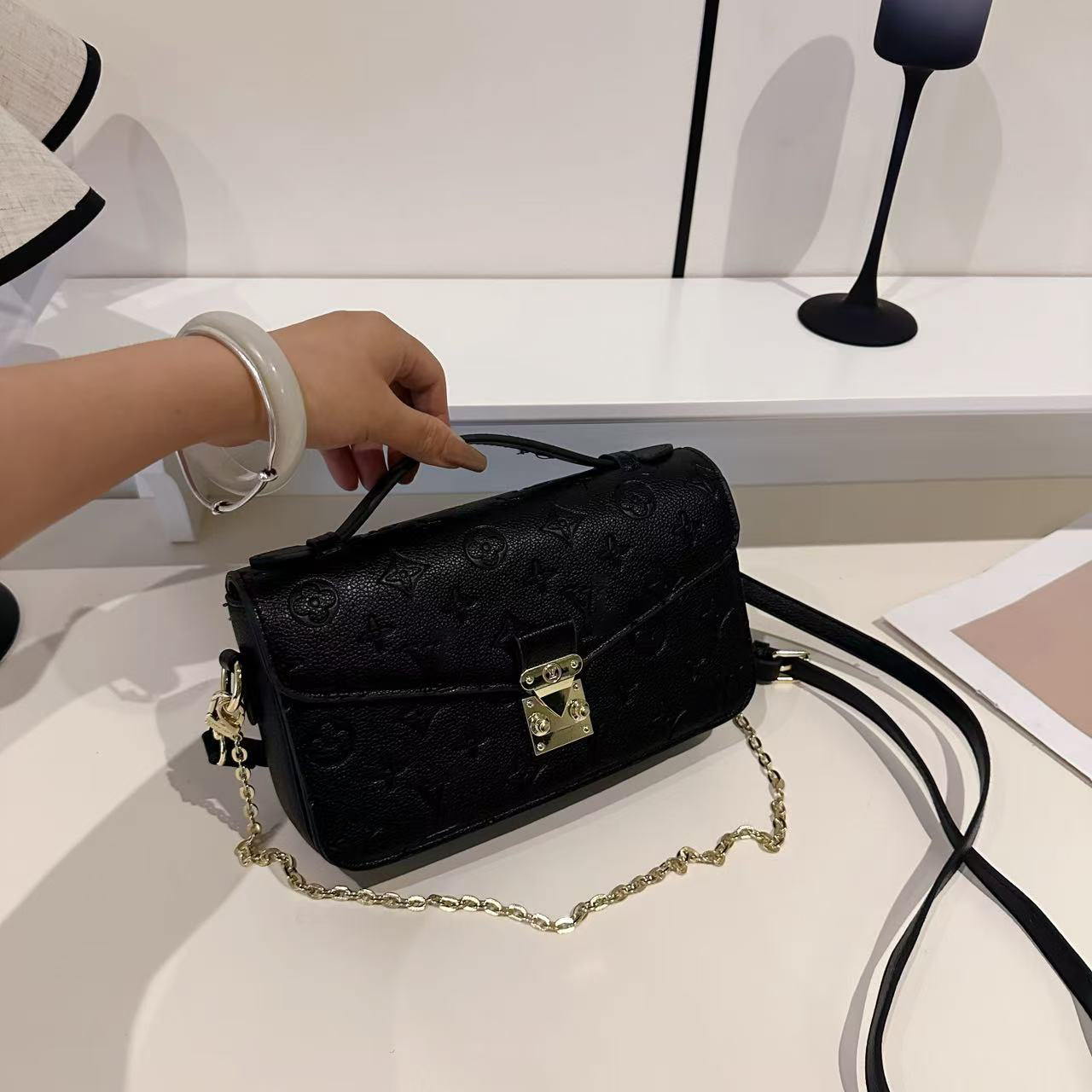 Fashion classic Embossed messenger bag handbag shoulder Crossbody Bag, Secure Lock & Elegant Design, Durable Material & Chain Strap, Perfect for Organizing Small Items