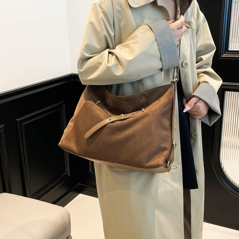 Women s Shoulder Bag New Korean Retro Style Large Capacity Autumn New Designer Bag Multiple Back Styles Women s Crossbody Bag Backpack