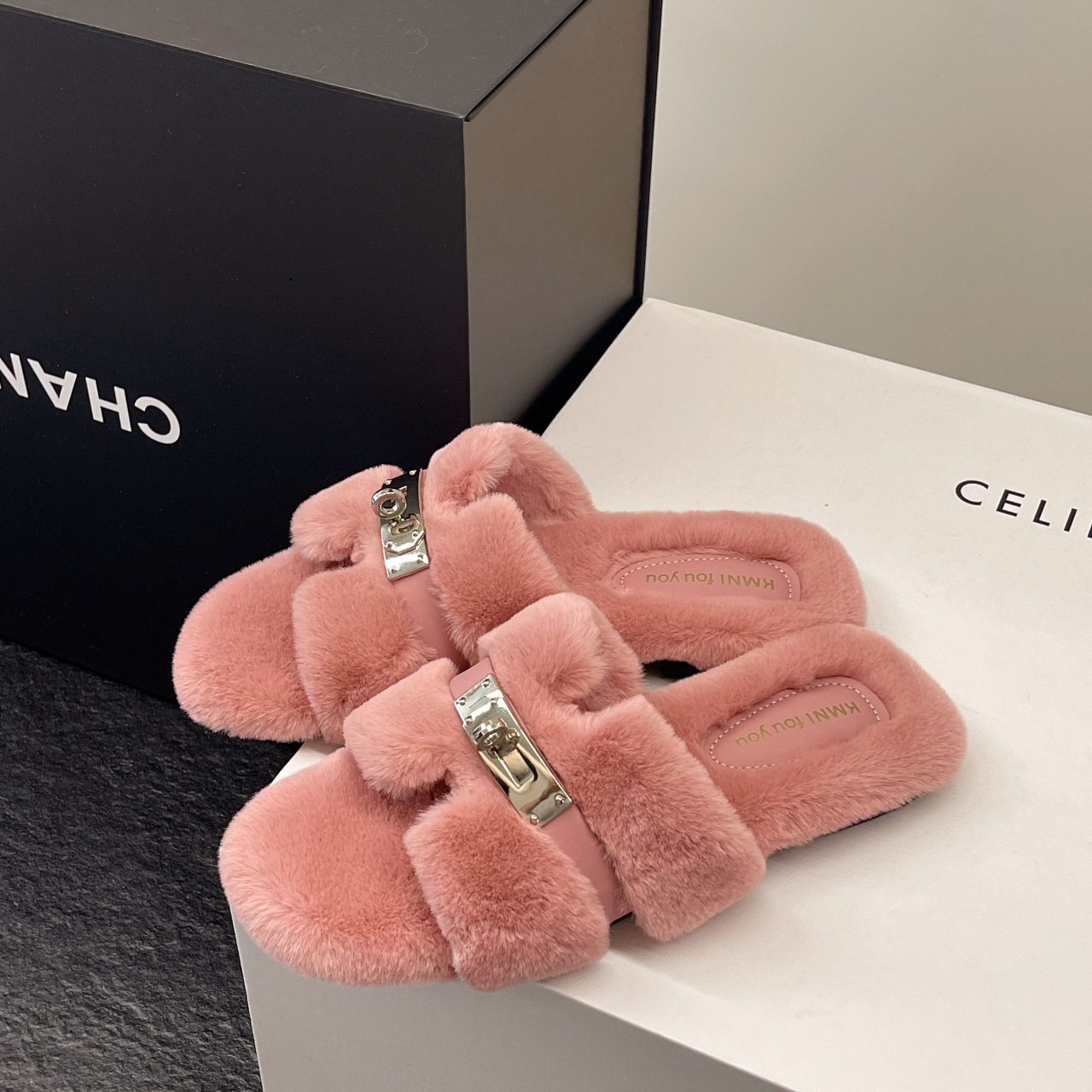 New free shipping designer slippers for womens flat slippers pink beige khaki black yellow greenAutumn and winter new style plush slippers outside