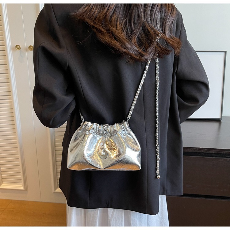 Trendy and fashionable design women s shoulder bag niche women s crossbody bag new drawstring bucket bag autumn new designer bag pleated cloud bag