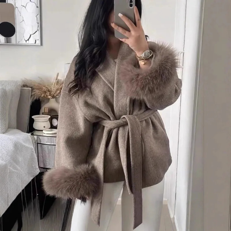 2025 Autumn Chic Lapel Plush Coat With Belt Women Vintage Faux Fur Sleeve Tweed Open Coats Female Winter Casual Street Outwear 250915