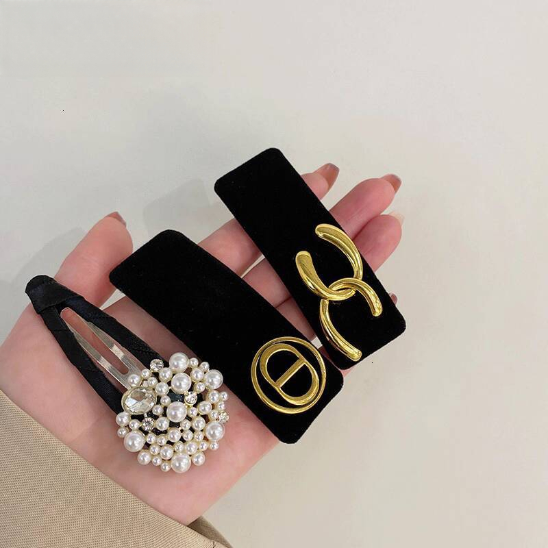 Minimalist Metal Letter for Women, Velvet Side Clip, Elegant Internet Celebrity High-end Bangs BB Clip Hair Accessory ddmythur