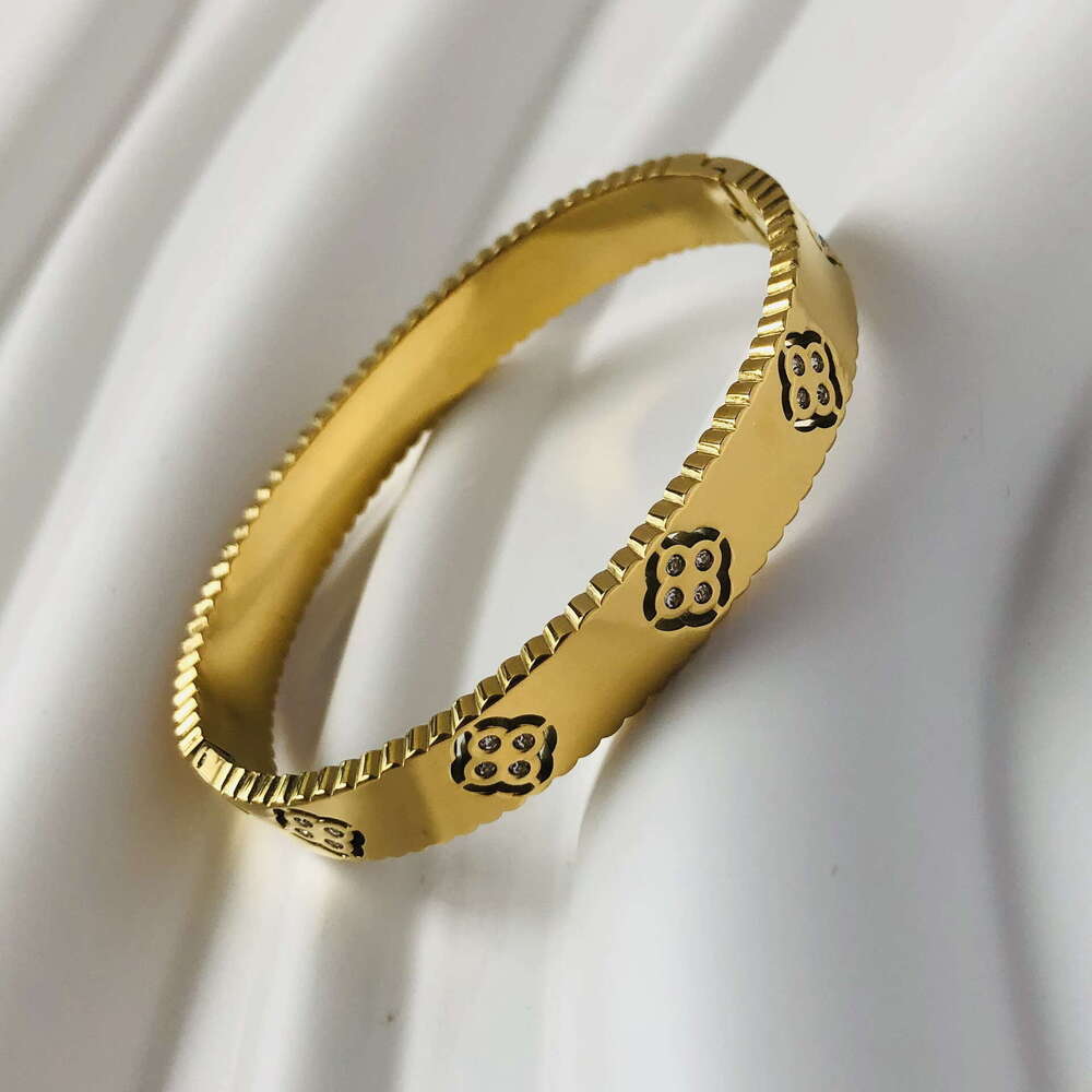 Hot selling Gold Tone Jewelry Four-Leaf Clover Designer Stainless Dia Set Zircon Bracelet Pagoda Opening Big Brand Bracele