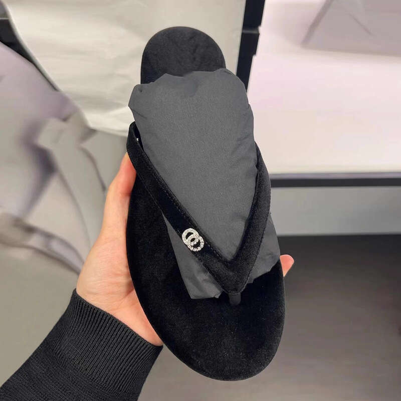 Xiaoxiang Feng Rhinestone Toe Clip Flip-Flops for Women Summer Outdoor Versatile Casual Beach Shoes Lazy Flat Sandals