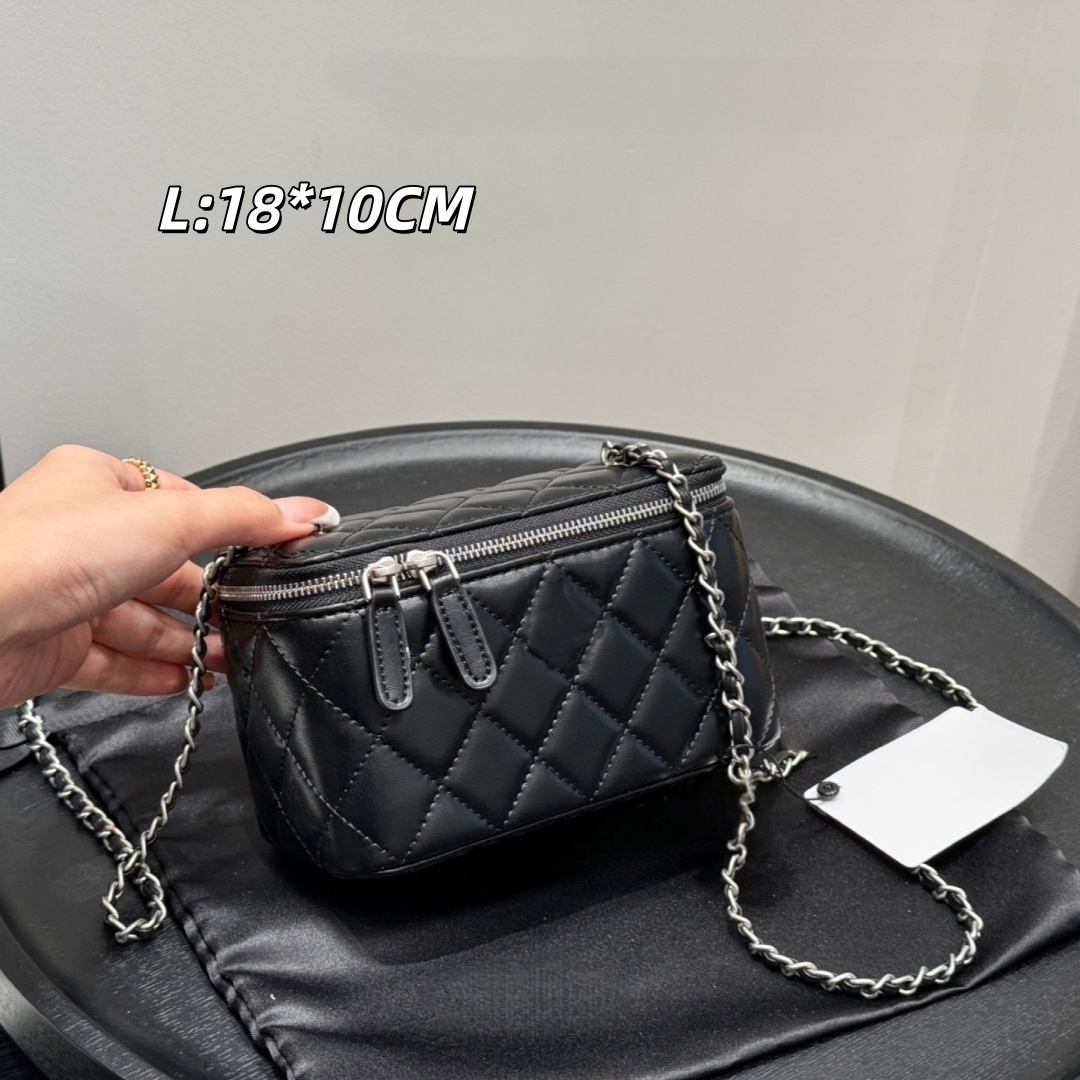 2025 designer mini bag luxury crossbody bag temperament elegant shoulder bag makeup bag cc pattern Diamond Lattice chain bag
