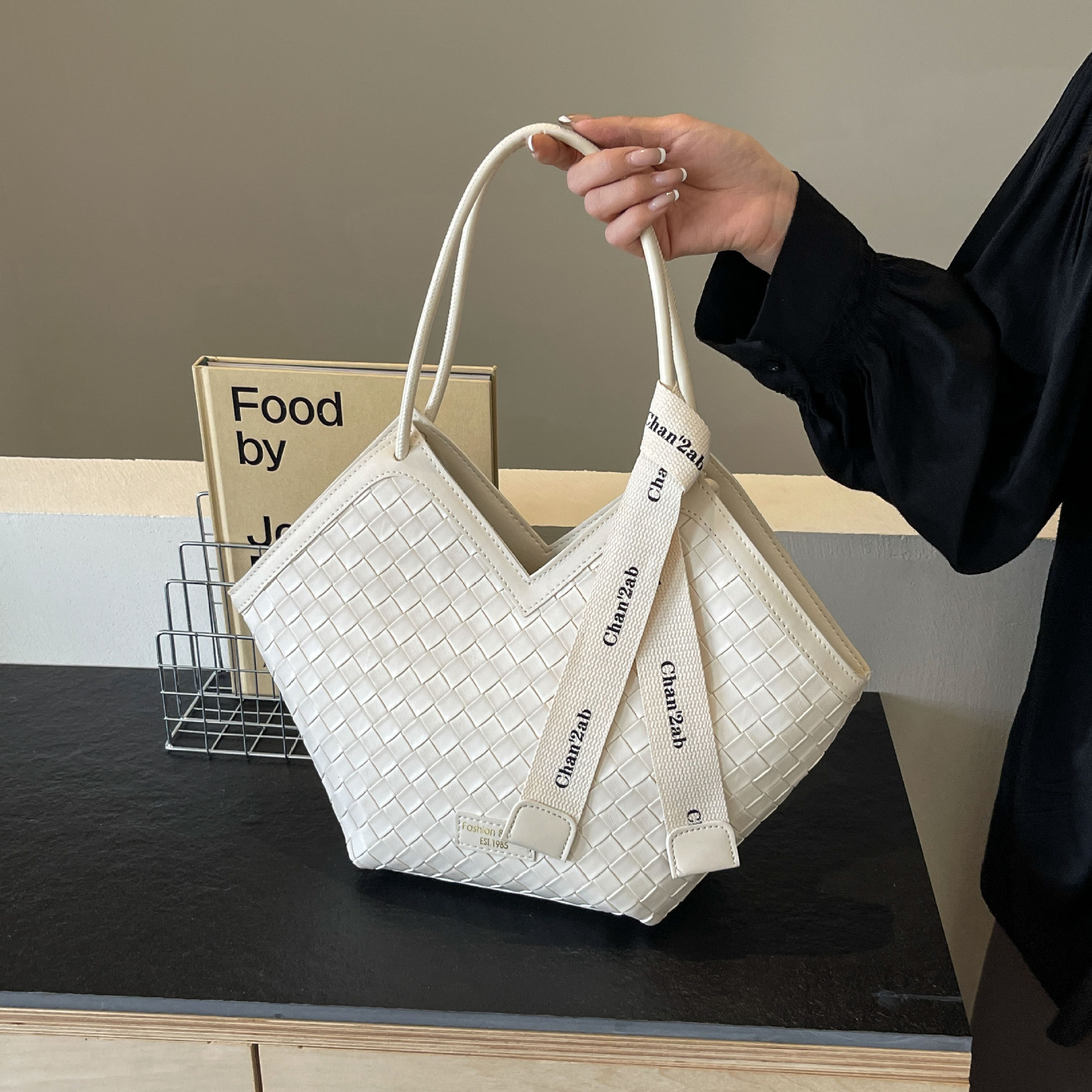 Luxury Brand Designer Bag 2024 New High-Quality Large Capacity Commuter Bag Women's Shoulder Bag Vintage Handbag Fashion Tote Bag Trendy