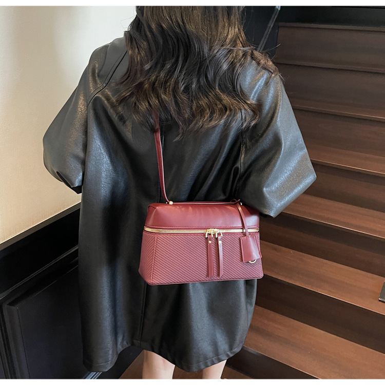 Women design s shoulder bag niche women s boxed bag new Korean style personalized fashion women s crossbody bag autumn new designer bag
