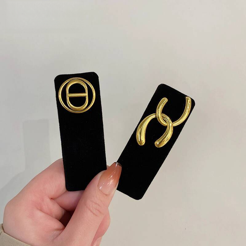 Minimalist Metal Letter for Women, Velvet Side Clip, Elegant Internet Celebrity High-end Bangs BB Clip Hair Accessory ddmythur