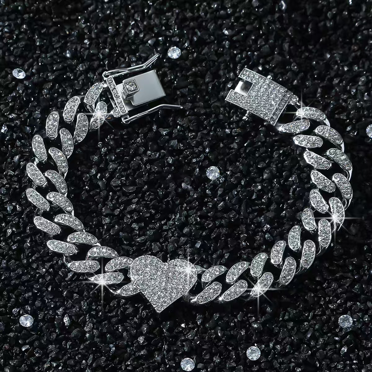 Classic full-diamond moissanite Cuban chain street hip-hop heart-shaped necklace