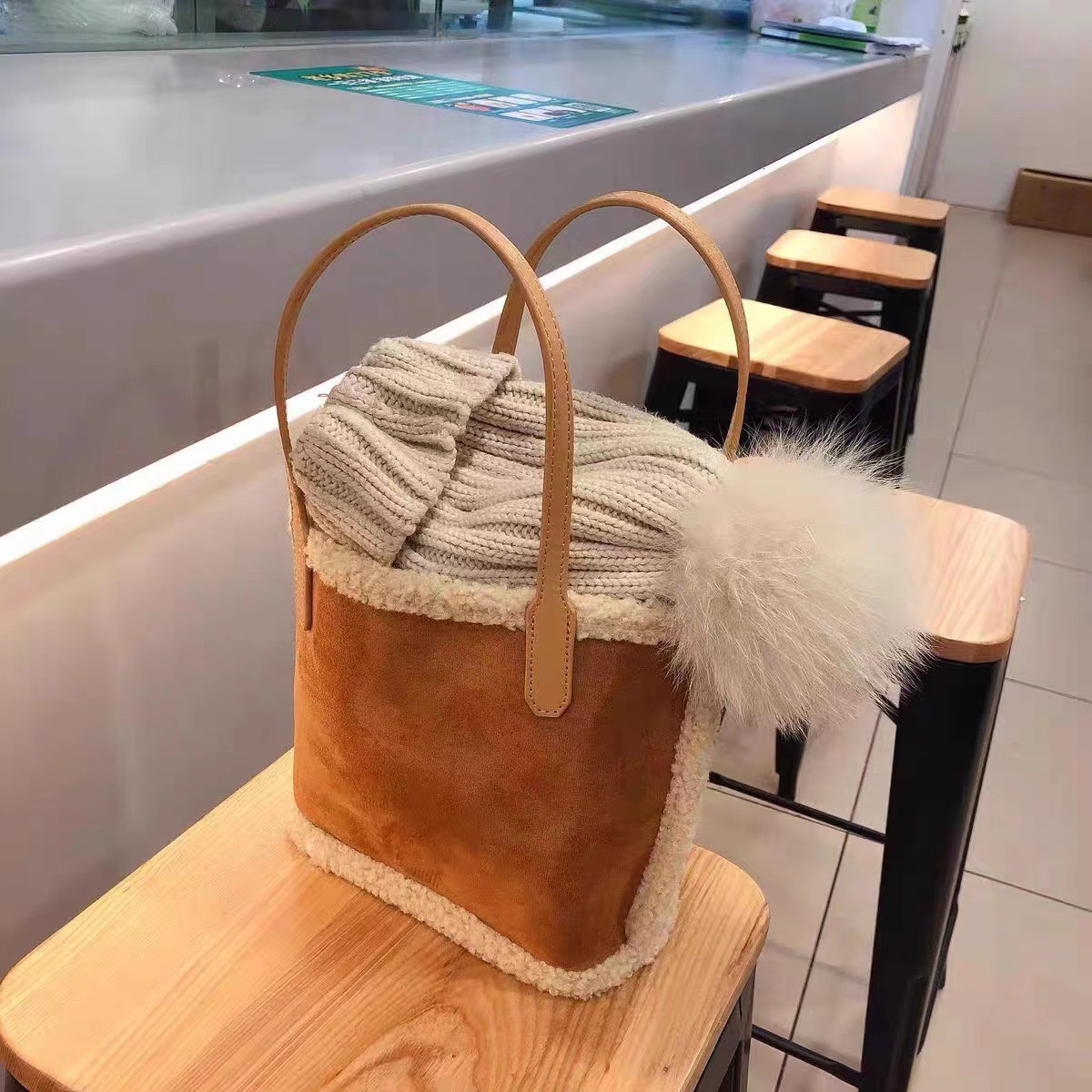 design New Plush Large Capacity Women s Handbag Suede Matte Handbag Lamb Wool Women s Shoulder Bag Bucket Bag Autumn New Designer Bag