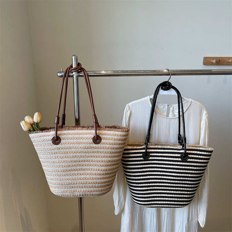 French Elegant Style Niche design Woven Bag Women s Shoulder Bag Large Capacity Striped Handbag Beach Vacation Bag Autumn New Designer Bag
