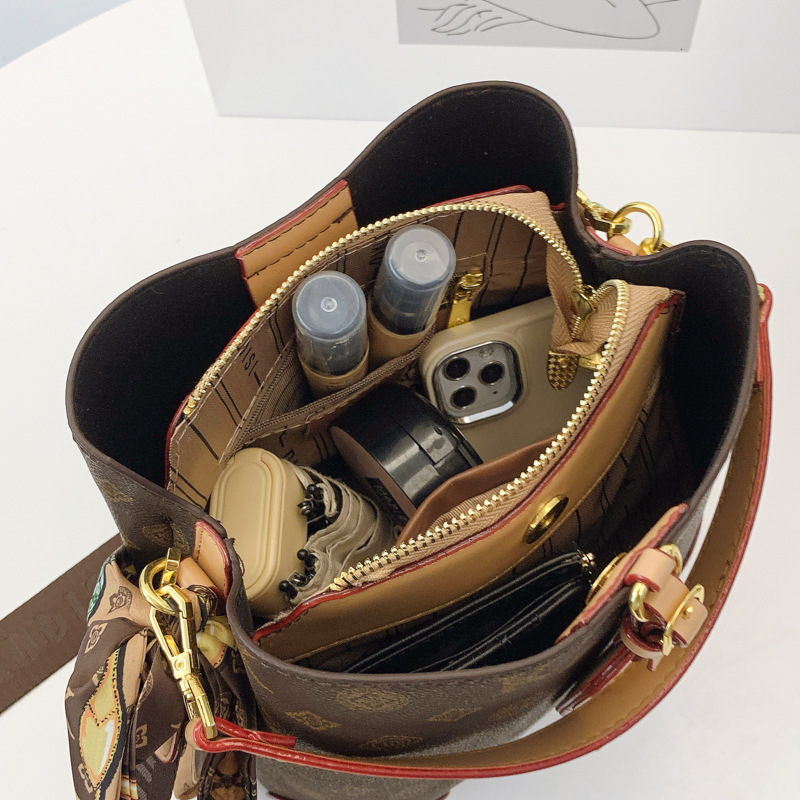 Bucket Bag Luxury Bag Free Shipping Women Spring New High End Vintage Monogram Shoulder Bag Designer Bag Large Capacity Color Blocking Commuter Handba