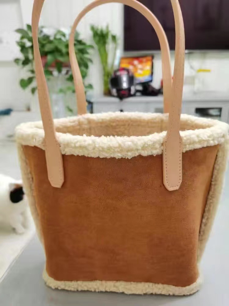 design New Plush Large Capacity Women s Handbag Suede Matte Handbag Lamb Wool Women s Shoulder Bag Bucket Bag Autumn New Designer Bag
