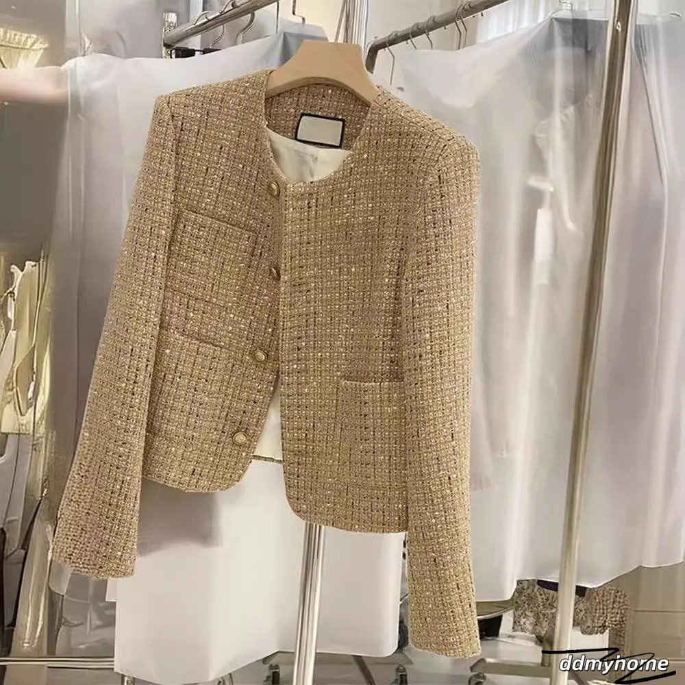 Designer's New Clothing Style Exudes A Unique, High-End Elegant Charm. It's Super Good-Looking And Fashionable. Short Coat For Ladies. Free 