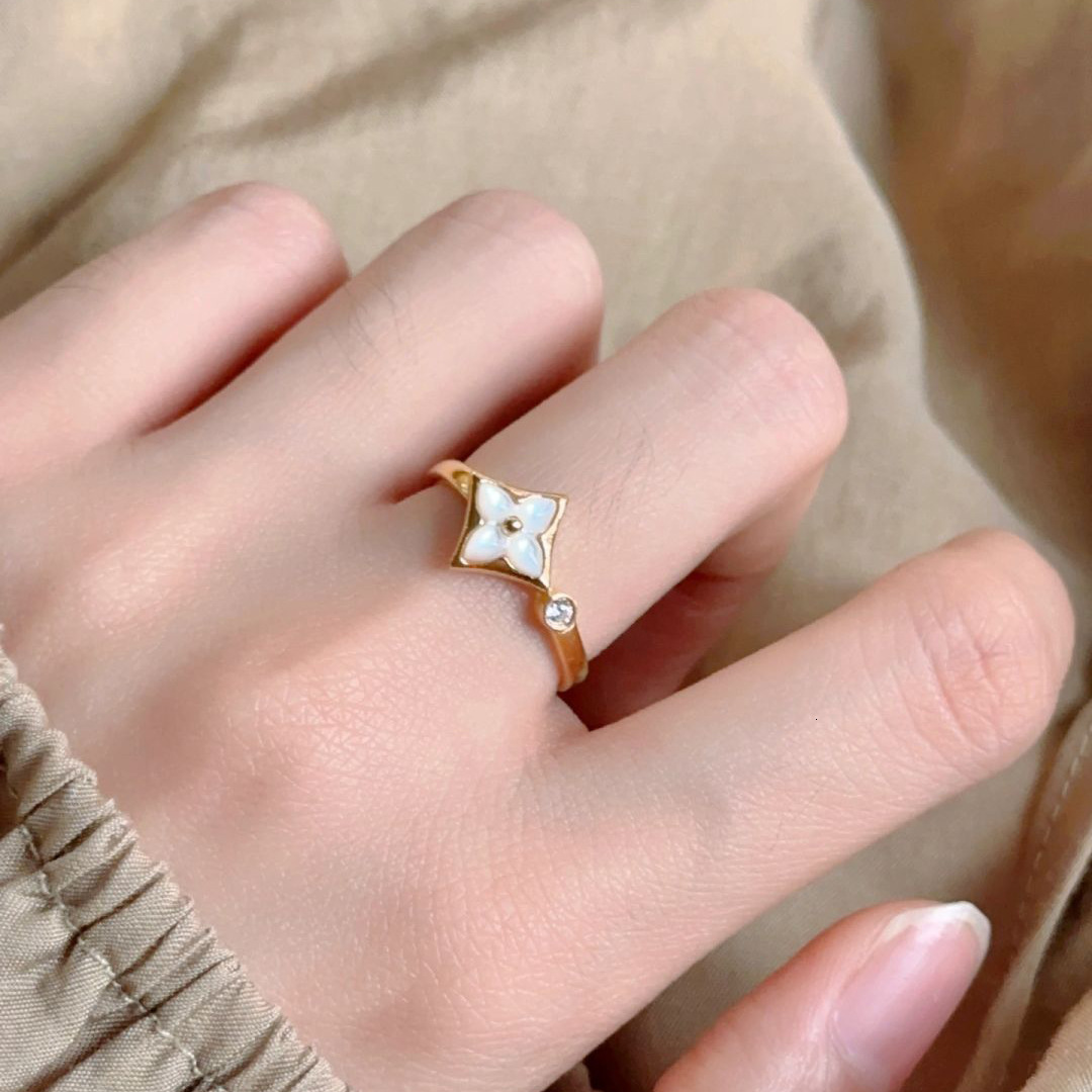 Vintage gold Four-Pointed Star Open for Women Fashionable Light Luxury Versatile High-End Niche Pointed Diamond Index Finger Ring