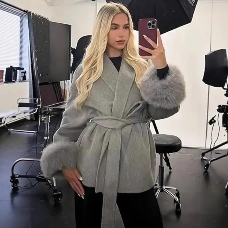 2025 Autumn Chic Lapel Plush Coat With Belt Women Vintage Faux Fur Sleeve Tweed Open Coats Female Winter Casual Street Outwear 250915