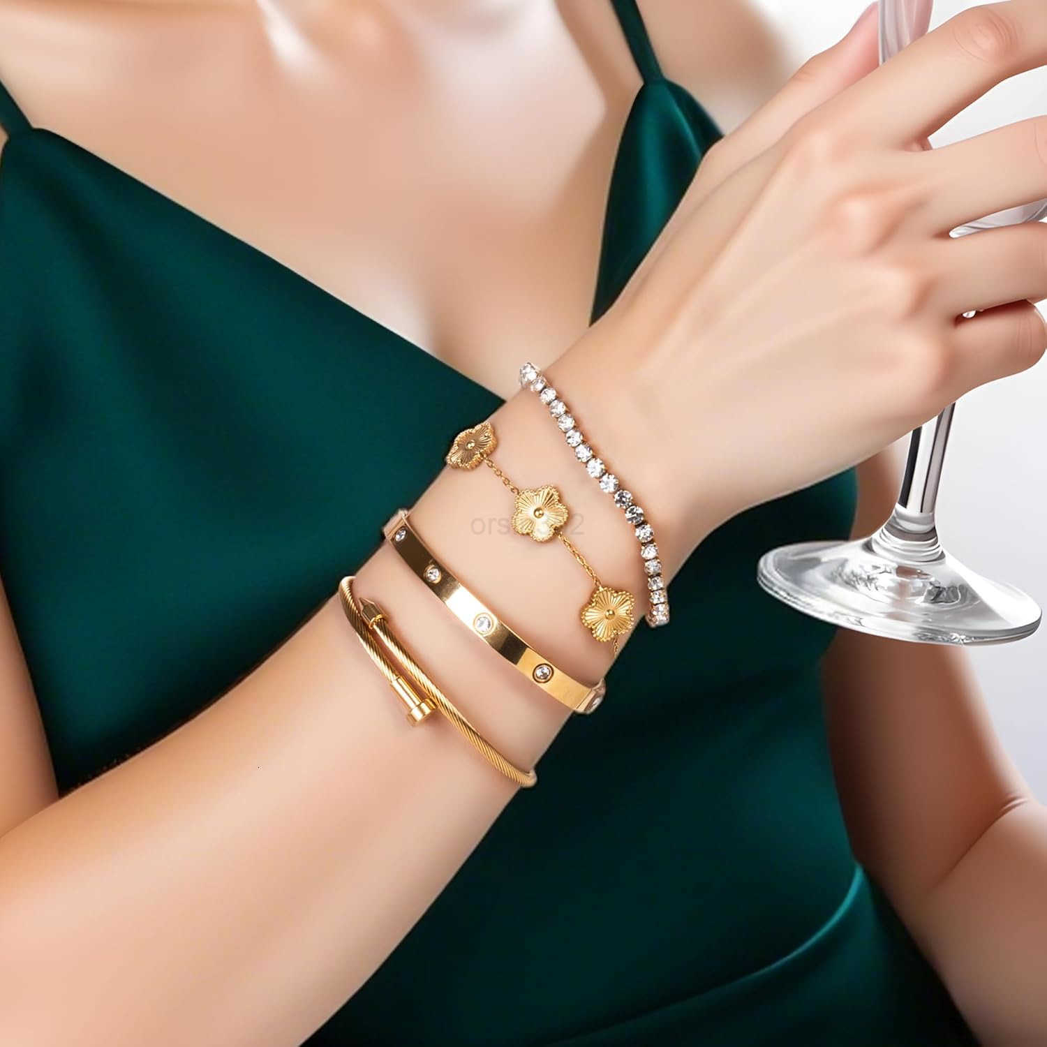 18K Gold Plated Womens Stackable Floral Gold Clover Bracelets Set Love Bangle Bracelets Non Tarnish Gold Bracelet Set Trendy JewelryGifts for Womens D