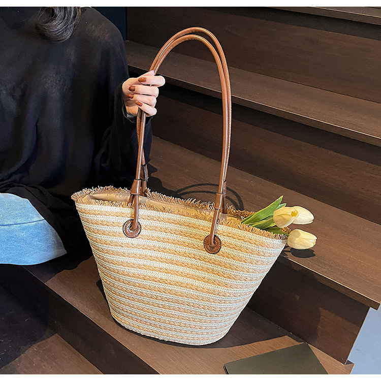 French Elegant Style Niche design Woven Bag Women s Shoulder Bag Large Capacity Striped Handbag Beach Vacation Bag Autumn New Designer Bag