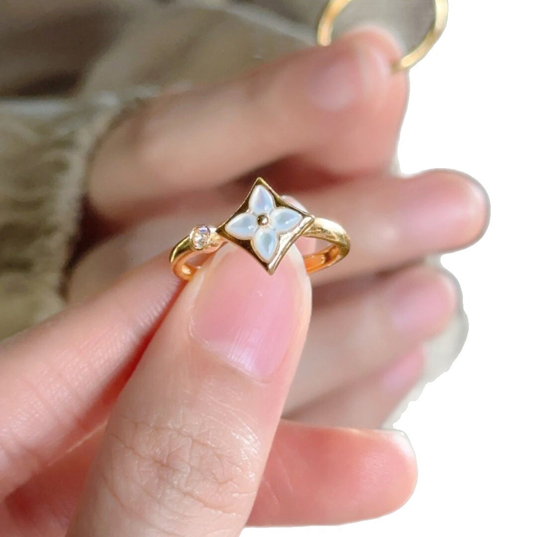 Vintage gold Four-Pointed Star Open for Women Fashionable Light Luxury Versatile High-End Niche Pointed Diamond Index Finger Ring