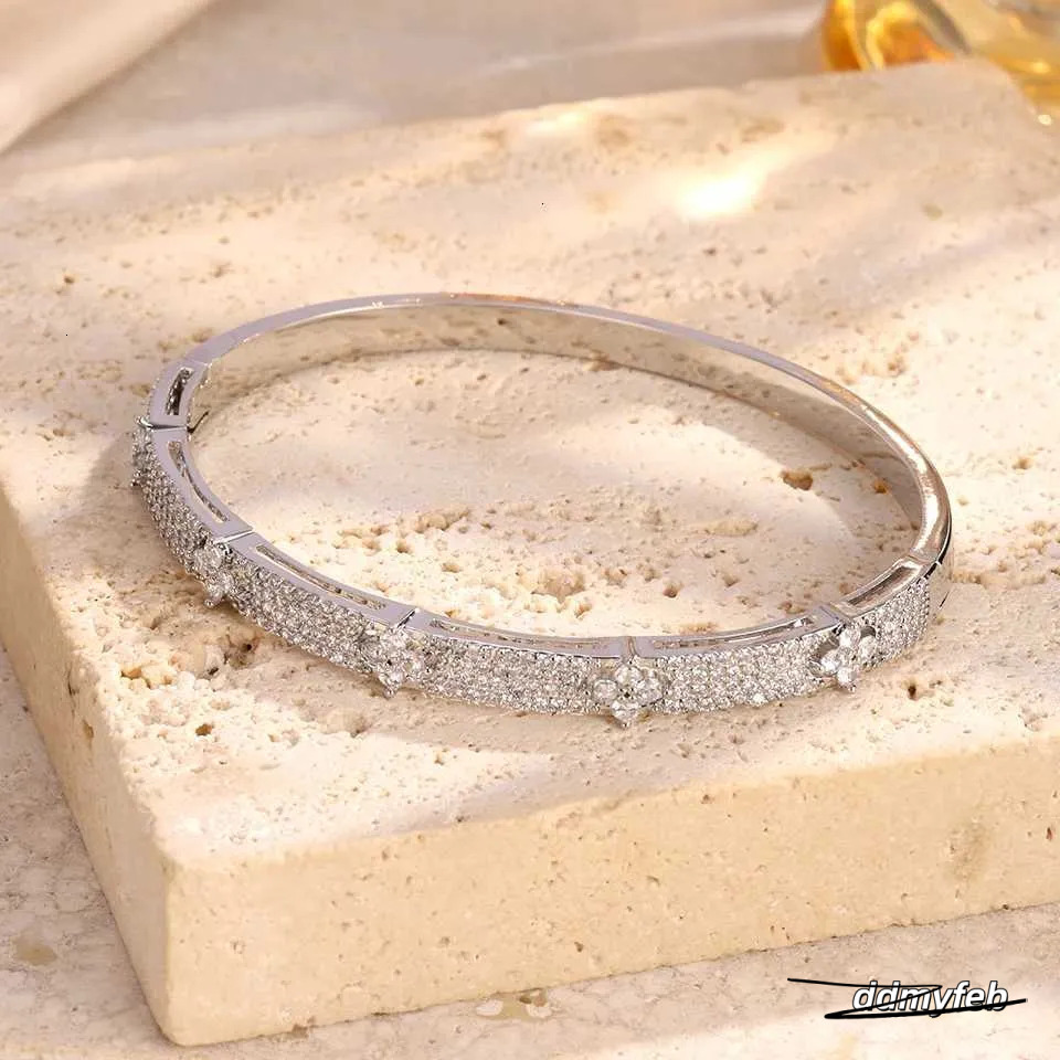 Shiny Full Four-Leaf Flower Design Open Bracelet For Women Premium Wedding Party Jewelry Birthday Gift G250820ak ddmyFeb