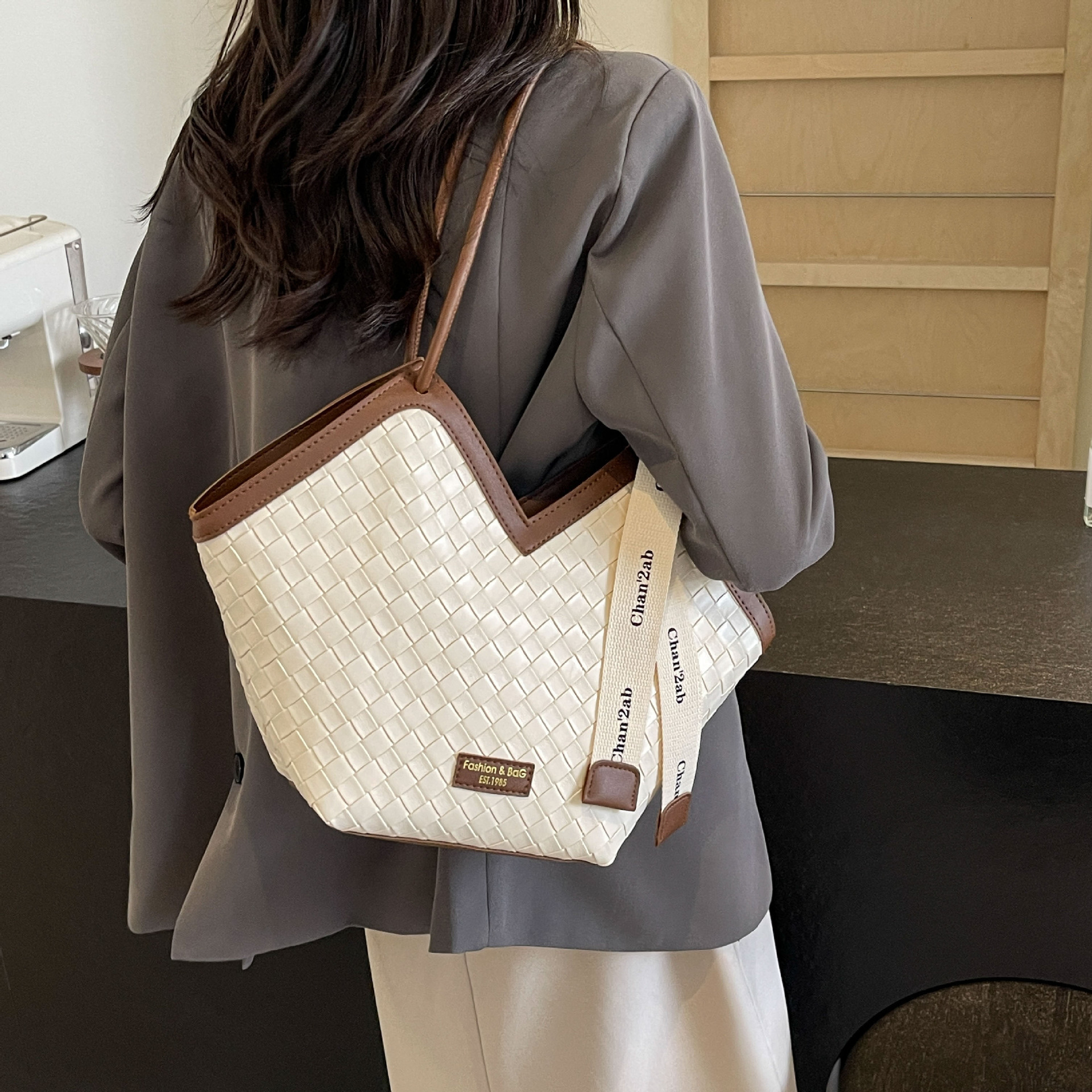 Luxury Brand Designer Bag 2024 New High-Quality Large Capacity Commuter Bag Women's Shoulder Bag Vintage Handbag Fashion Tote Bag Trendy