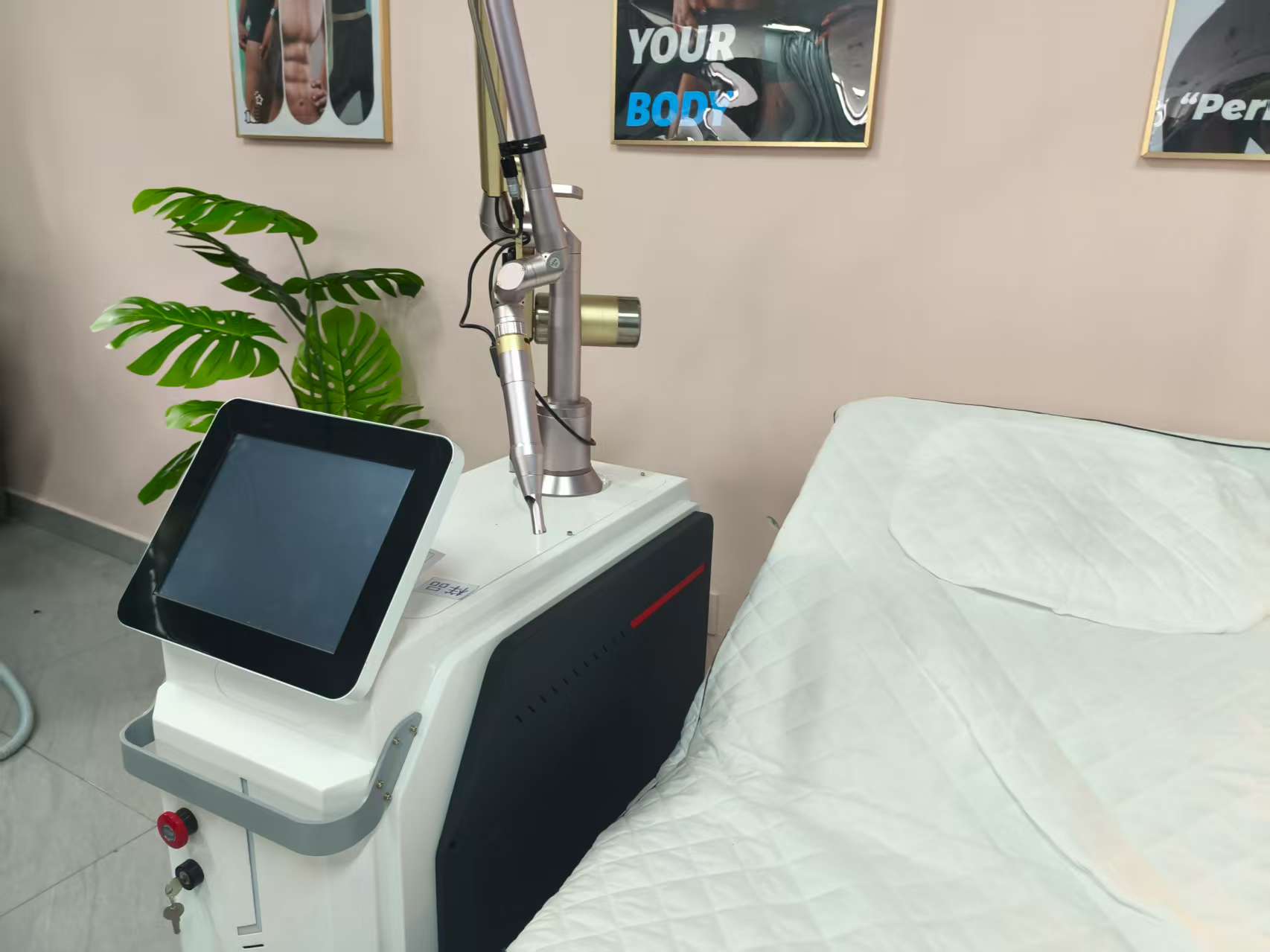 Professional Carbon Peel Q-Switch Nd YAG Laser Machine 1064nm 532nm Picosecond Laser for Tattoo Removal Skin Whitening Pigme Picosecond Laser 1064/532
