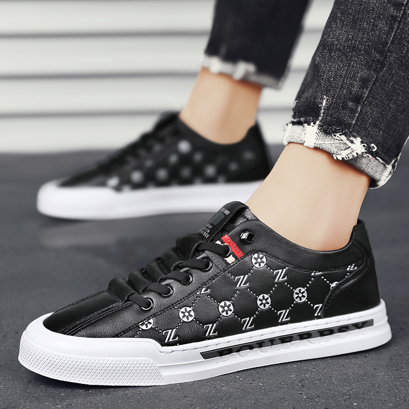 Designer men's shoes, new casual leather sneakers, European station trend, versatile for all seasons, one-step lazy shoes, breathable white sneak