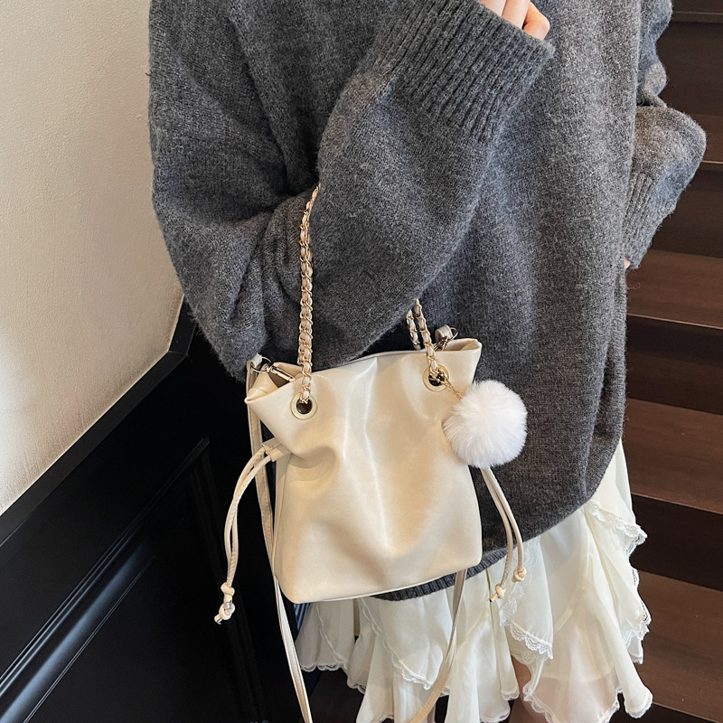 New Fashion Bucket Bag Women s Fashion Handbag Women s Shoulder Bag Pulling Rope Chain design Women s Crossbody Bag Autumn New Designer Bag