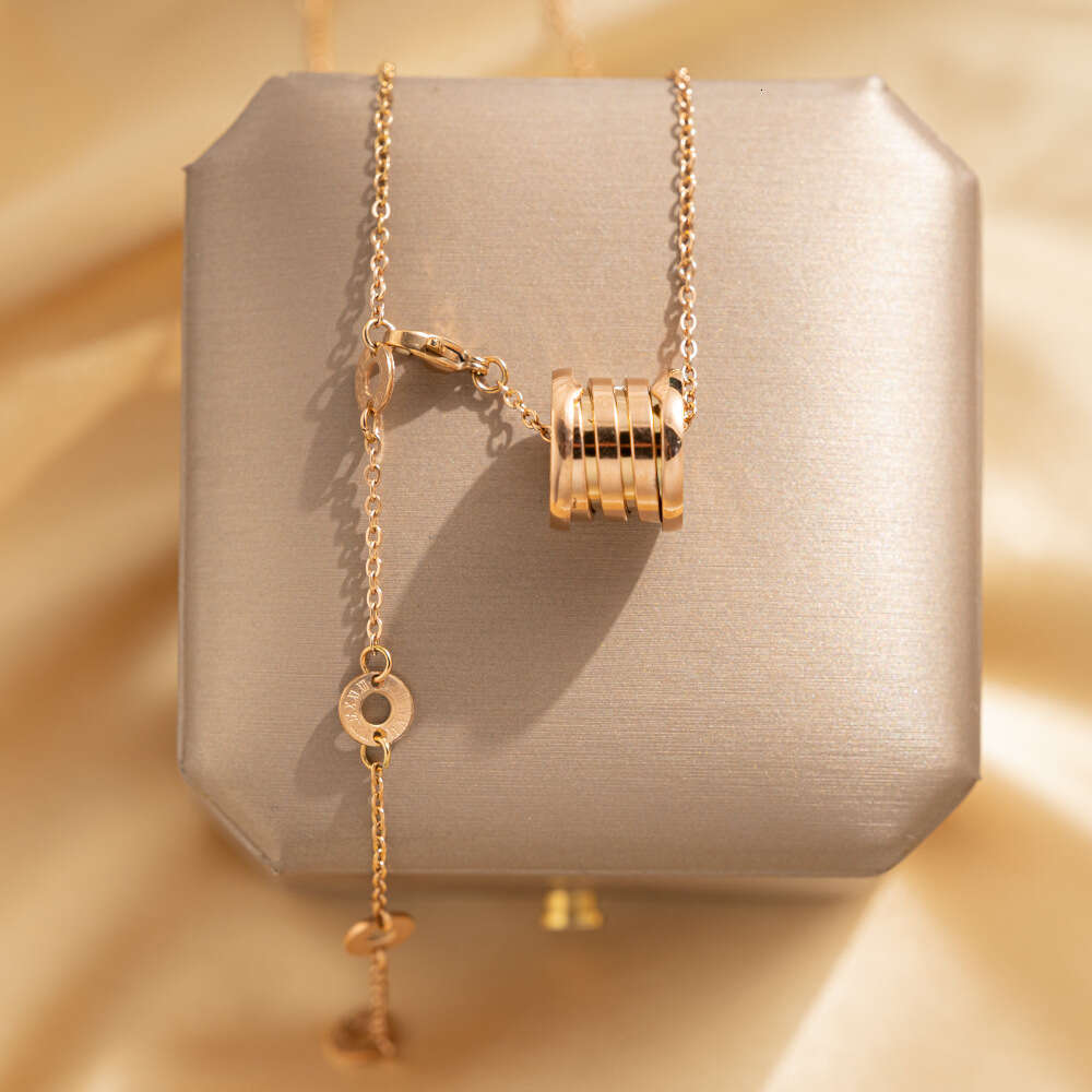 Unique Fashion Spring Small Waist Titanium Steel Necklace for Women, Niche Light Non-Fading Versatile Clavicle Chain Internet Celebrity Jewelry