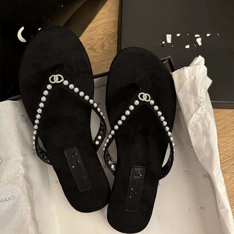 Xiaoxiang Feng Rhinestone Toe Clip Flip-Flops for Women Summer Outdoor Versatile Casual Beach Shoes Lazy Flat Sandals