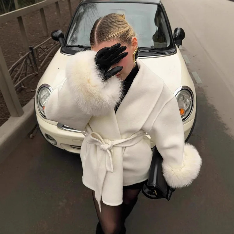 2025 Autumn Chic Lapel Plush Coat With Belt Women Vintage Faux Fur Sleeve Tweed Open Coats Female Winter Casual Street Outwear 250915