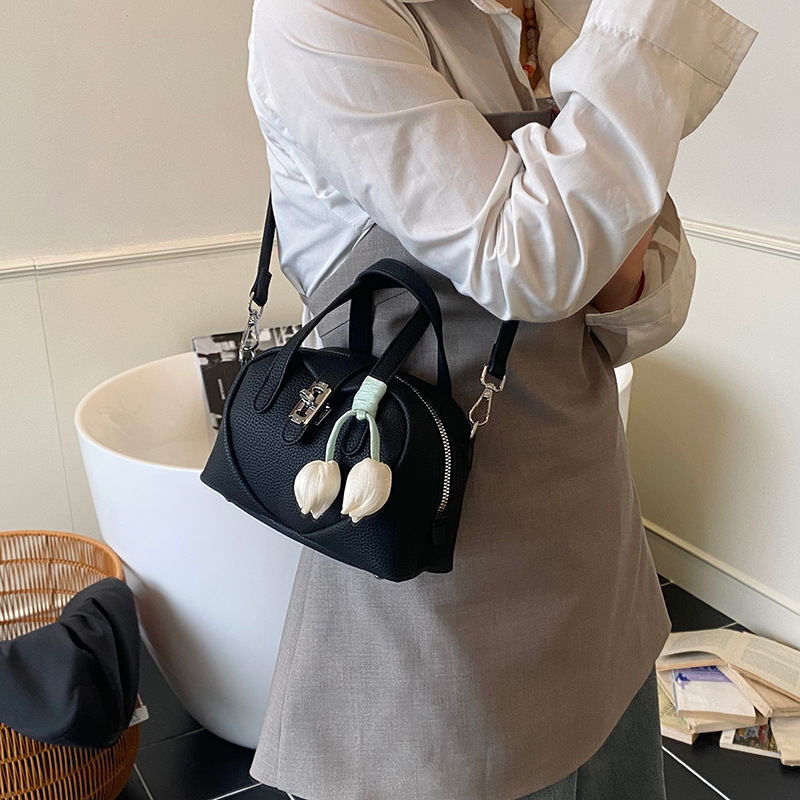 Fashion and casual Korean style simple women s shoulder bag solid color heart pattern handbag autumn new item lychee pattern designer bag design women