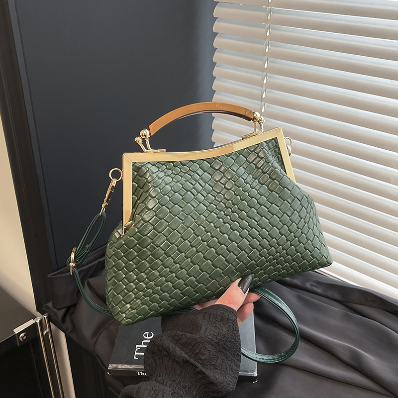 Luxury Brand Designer Bag 2025 Autumn New Fashion Women's Bag With Embossed Handle, Clip Buckle, Shell Bag, Fashionable And Elegant Single Should