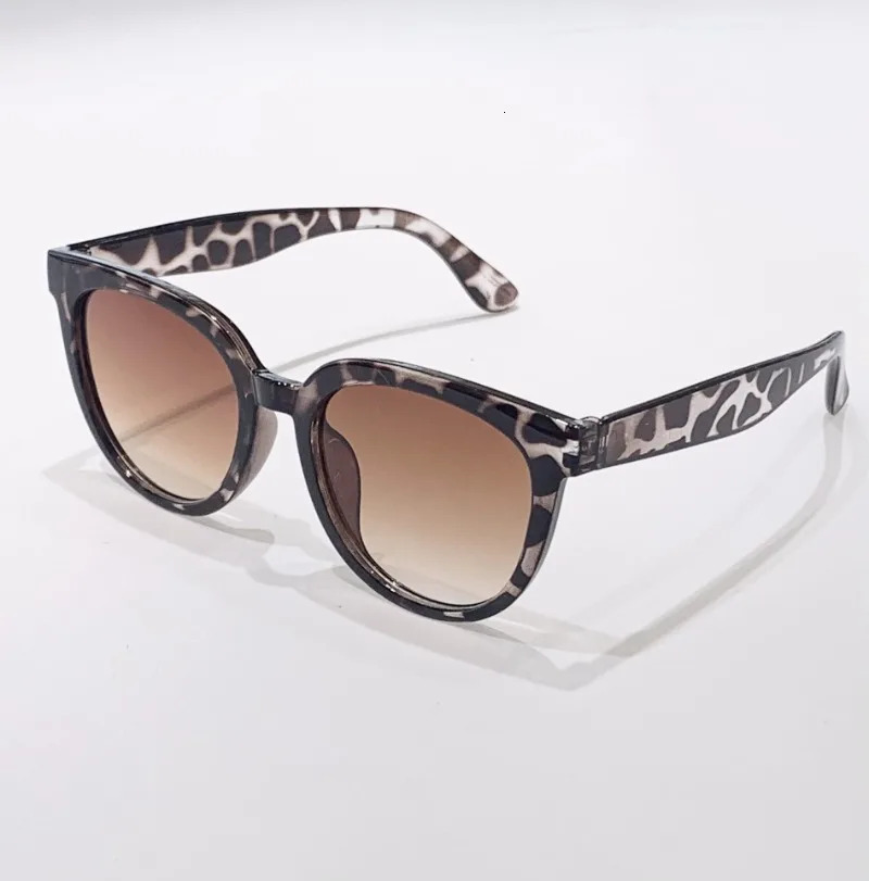 Fashion Sunglasses Elegant Large Frame Sunglasses Retro Style Glasses Men and Women Alike Sun Glasses UV400 Shades 250915