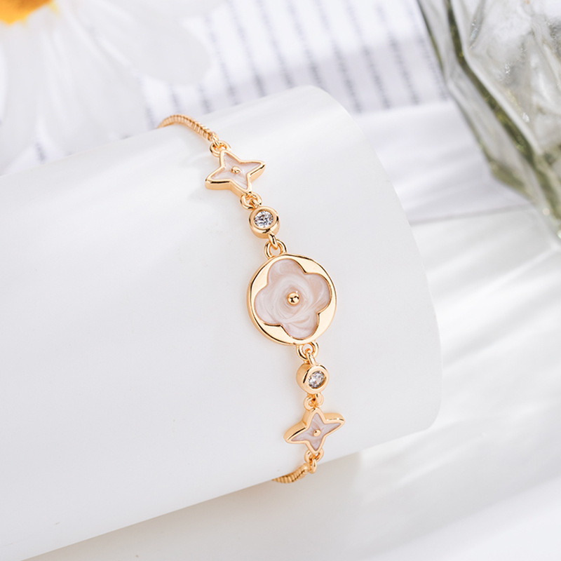 Pearl Four-Leaf Vintage Bracelet for Women, Fashionable and Elegant Lucky Clover Jewelry - view 6