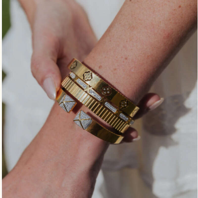 Hot selling Gold Tone Jewelry Four-Leaf Clover Designer Stainless Dia Set Zircon Bracelet Pagoda Opening Big Brand Bracele