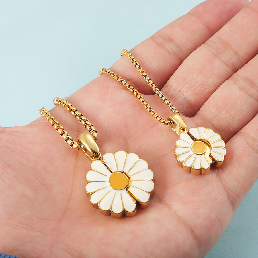jewelry necklace design Fashionable New Stainless Steel Sunflower Necklace for Women, with Small Daisy Pendant and Pearl Collarbone Chain
