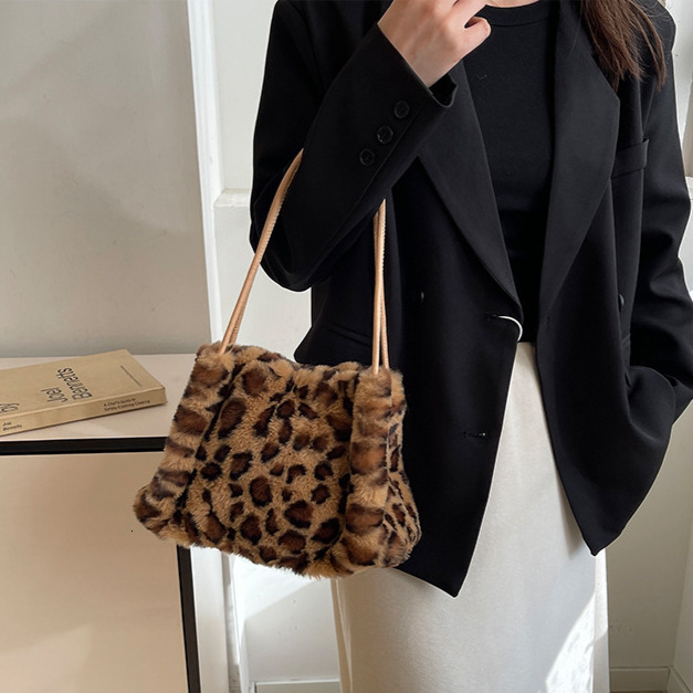 Plush Women s Shoulder Bag New Leopard Print Wool Bag Niche Women s Crossbody design Bag Autumn New Designer Bag Women s Handbag