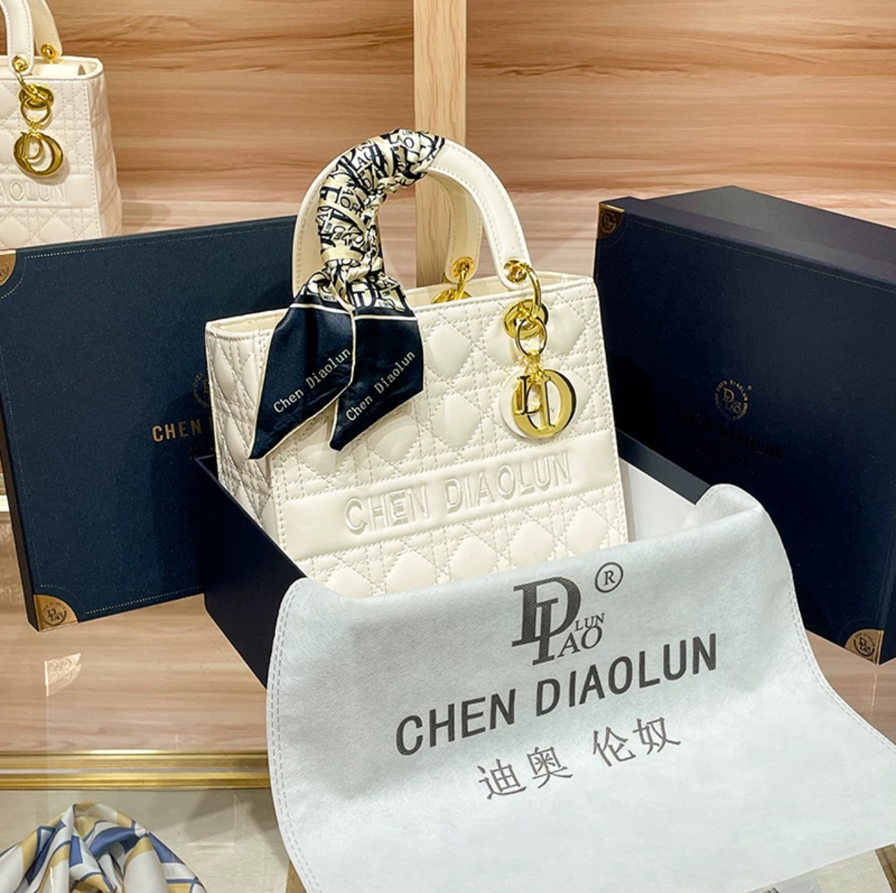Season's new Princess Diana bag women's fashion patent leather handbag high-end daily versatile shoulder messenger bag