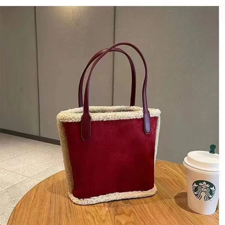 design New Plush Large Capacity Women s Handbag Suede Matte Handbag Lamb Wool Women s Shoulder Bag Bucket Bag Autumn New Designer Bag