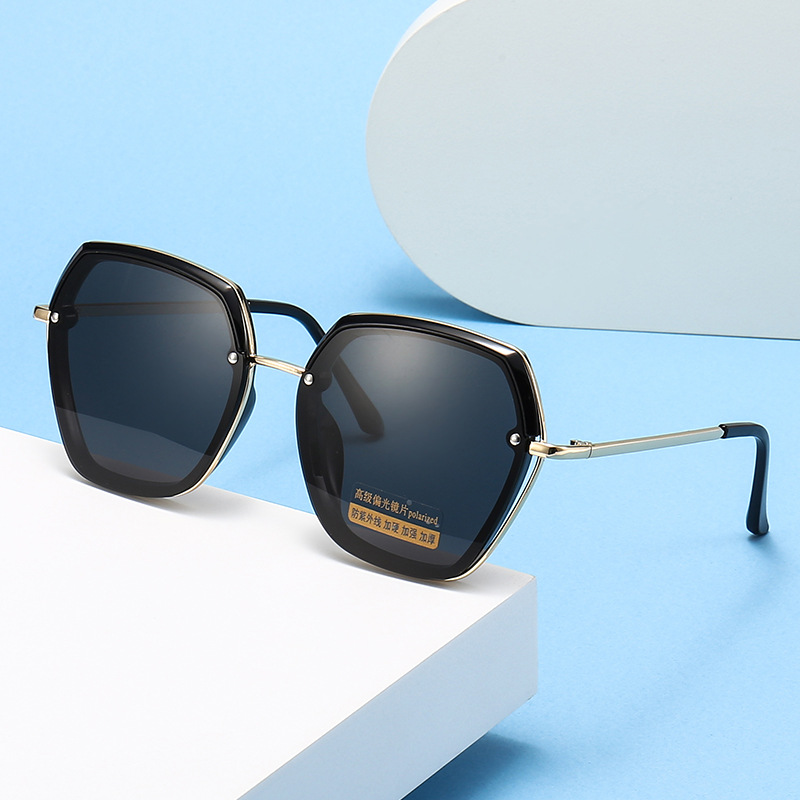 Designer Sunglasses For Women Men Sunglasses Fashion Classic Polarized Sunglasses Luxury Goggle Pilot PC Frame Oversized UV400 Eyewear KP8036