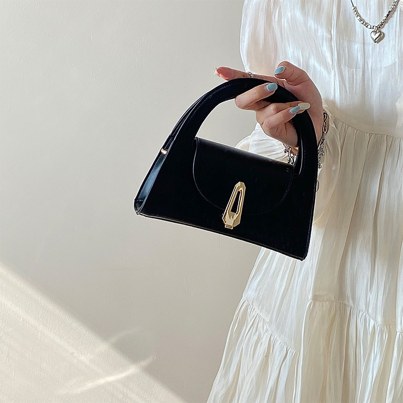 Niche Retro Hair Clip Shaped Buckle Handbag For Women Elegant Style Women s design Shoulder Bag Women s Crossbody Bag For Fashion Autumn New Designer 